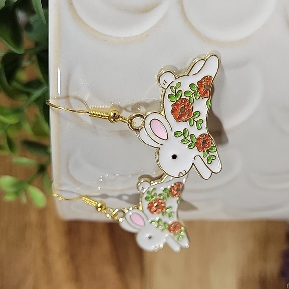 🔥LAST PAIR🔥 FLORAL WHIMSY Rabbit Charm Earrings, 925 wires - Picture 1 of 6